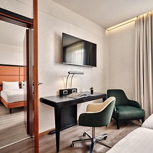 Standard Queen Room Disability Access